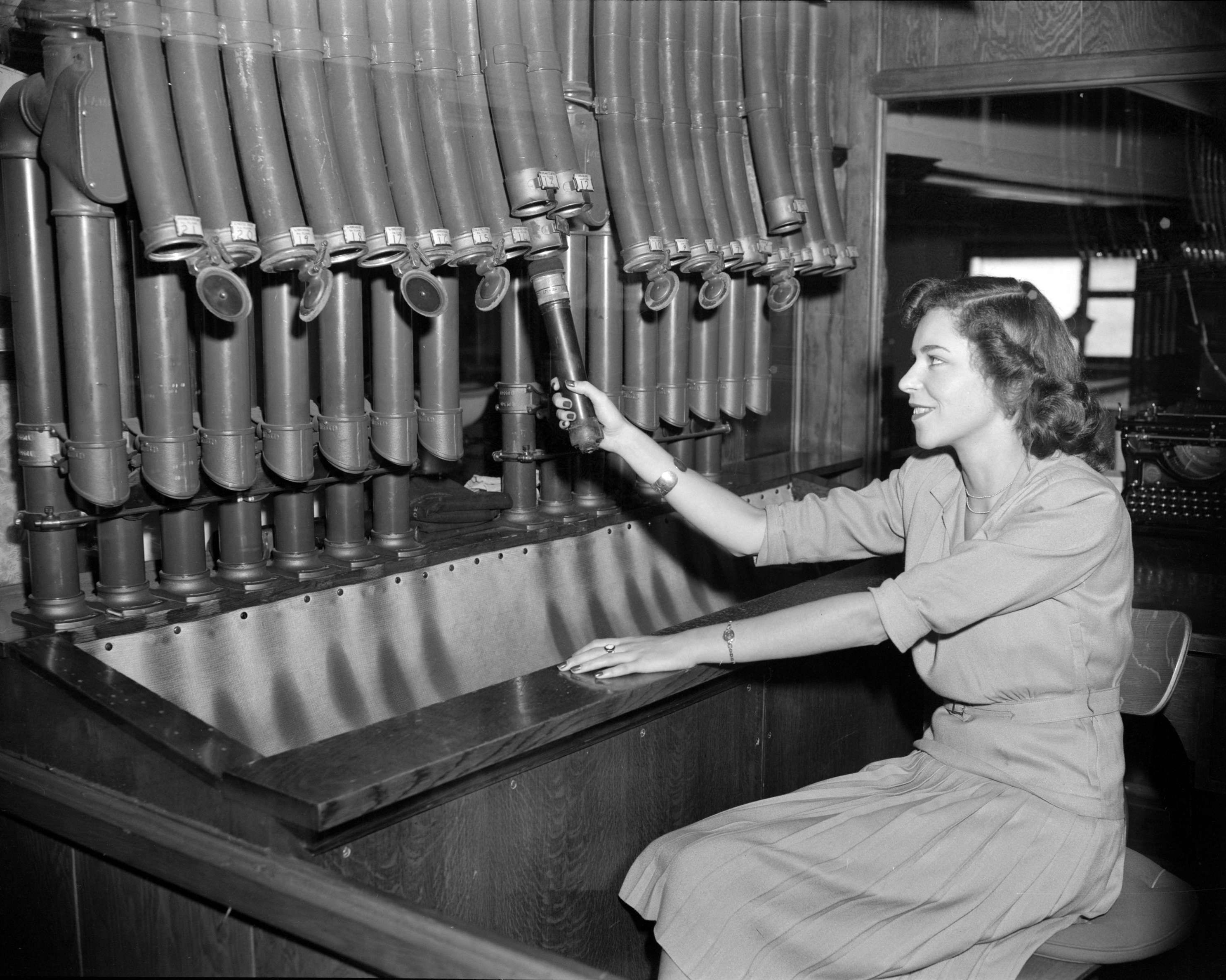 Tubes-pneumatiques-courrier-poste-lettre-message-telegraphe-atmospherique-Paris-insolite-secret-Arcanum-6.jpg