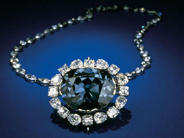 Le Diamant Hope: diamant de 115,4 carats appartenant &agrave; Louis XIV
