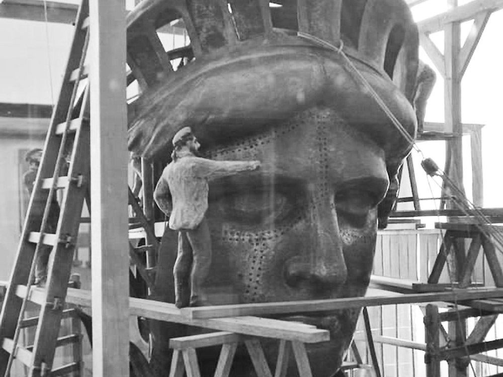 Construction de la tete de la Statue de la Libert&eacute;