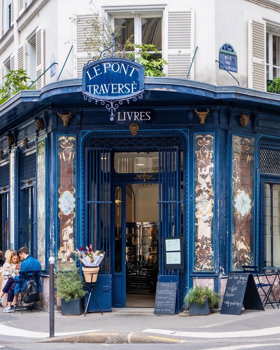 Le pont traversé, ancienne librairie à côté du jardin du Luxembourg